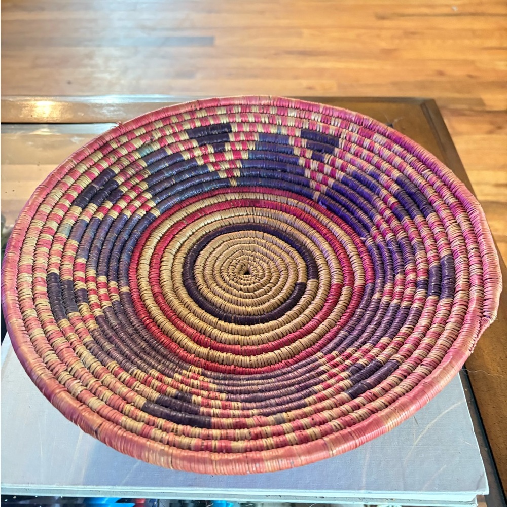 Hand-woven basket/#NativeAmerican coiled Navaho.12 in round|4 in height#decor - Picture 6 of 6